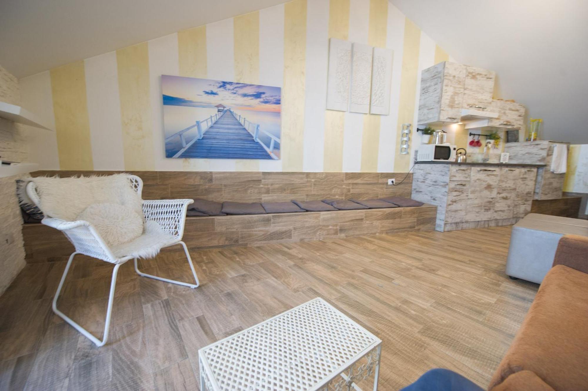 Apartment Amazing Attic Max 10 People With Parking & Wifi, Near To 3 Tram Lines And To The Metro - Well Connected To Airports And To The Train Station Mailand